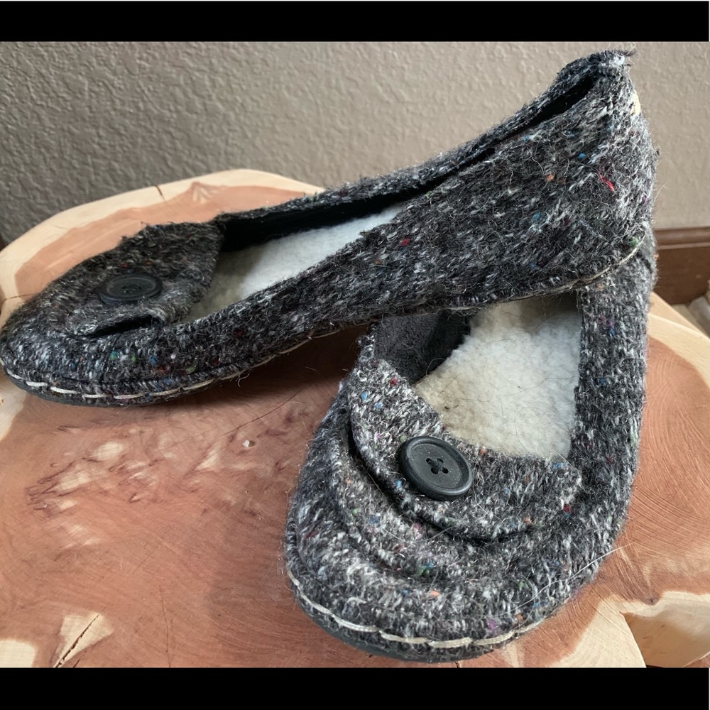 Size 8 women’s Rocket Dogs